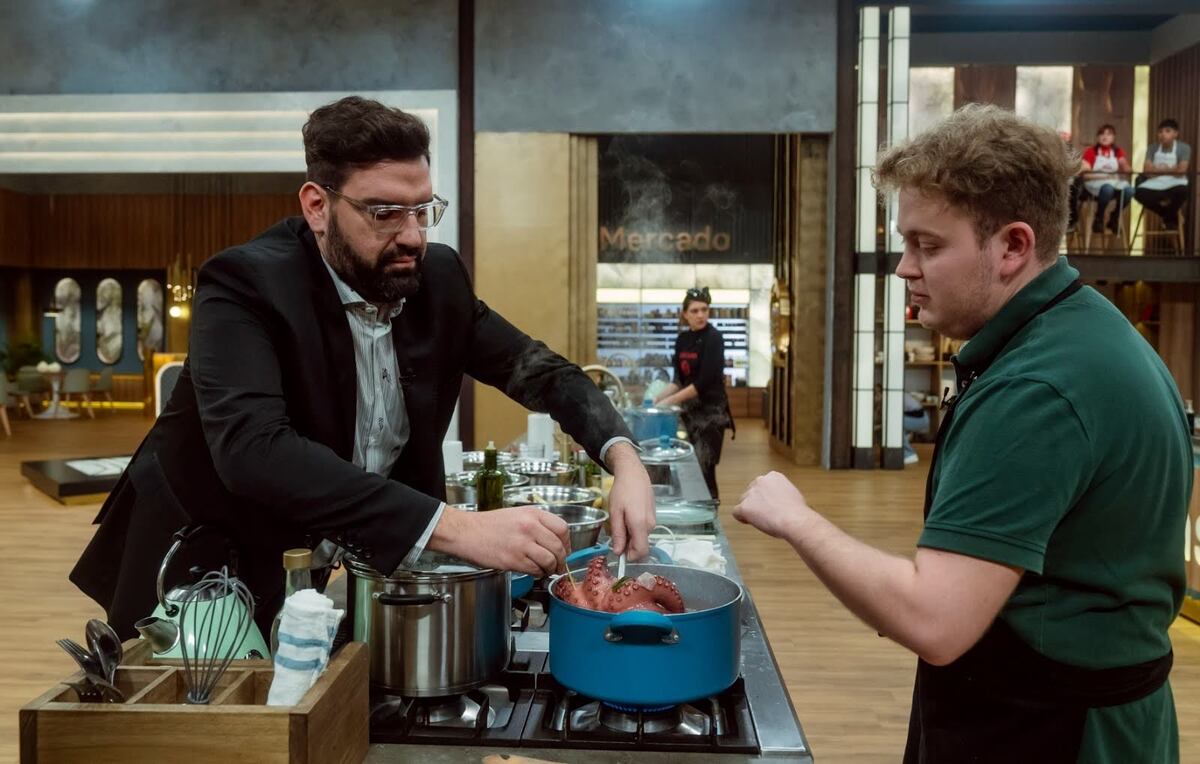 Aquiles González Sviatschi con Damián Betular en MasterChef 2023 (Telefe)