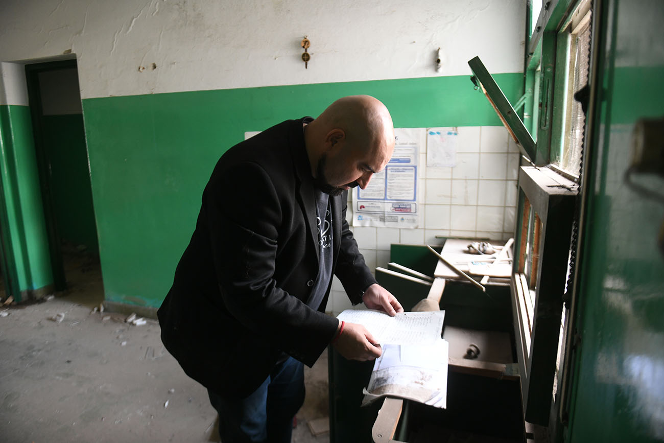 El director del CPC San Vicente, Santiago Gómez, en el edificio del dispensario ( Ramiro Pereyra /La Voz)