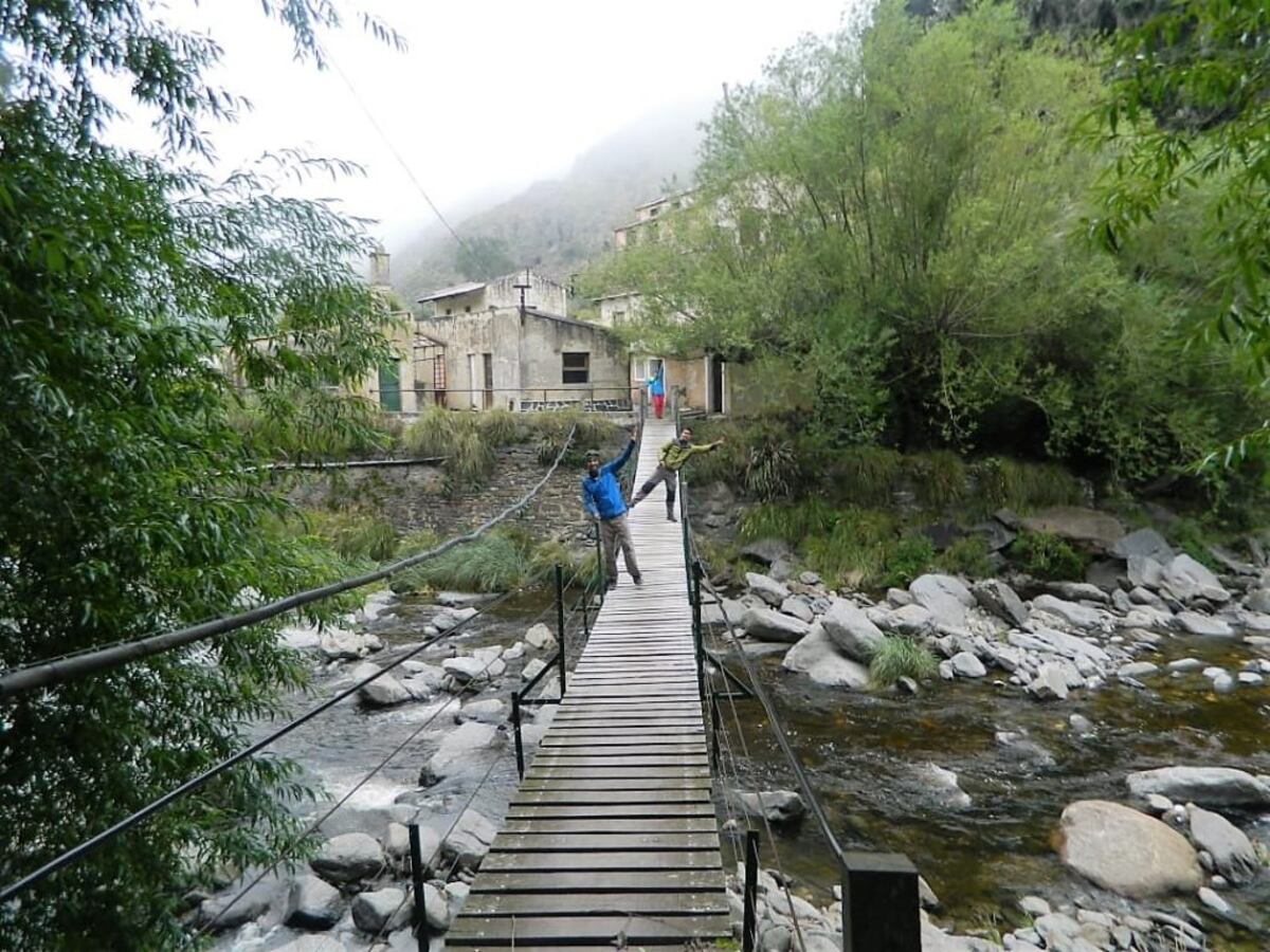 Pueblo Escondido: cómo llegar al refugio serrano que combina trekking, historia y paisajes únicos