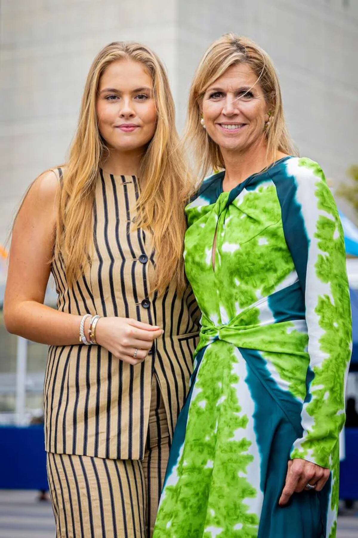 Amalia con rayas y Máxima con un llamativo estampado, se robaron las miradas.