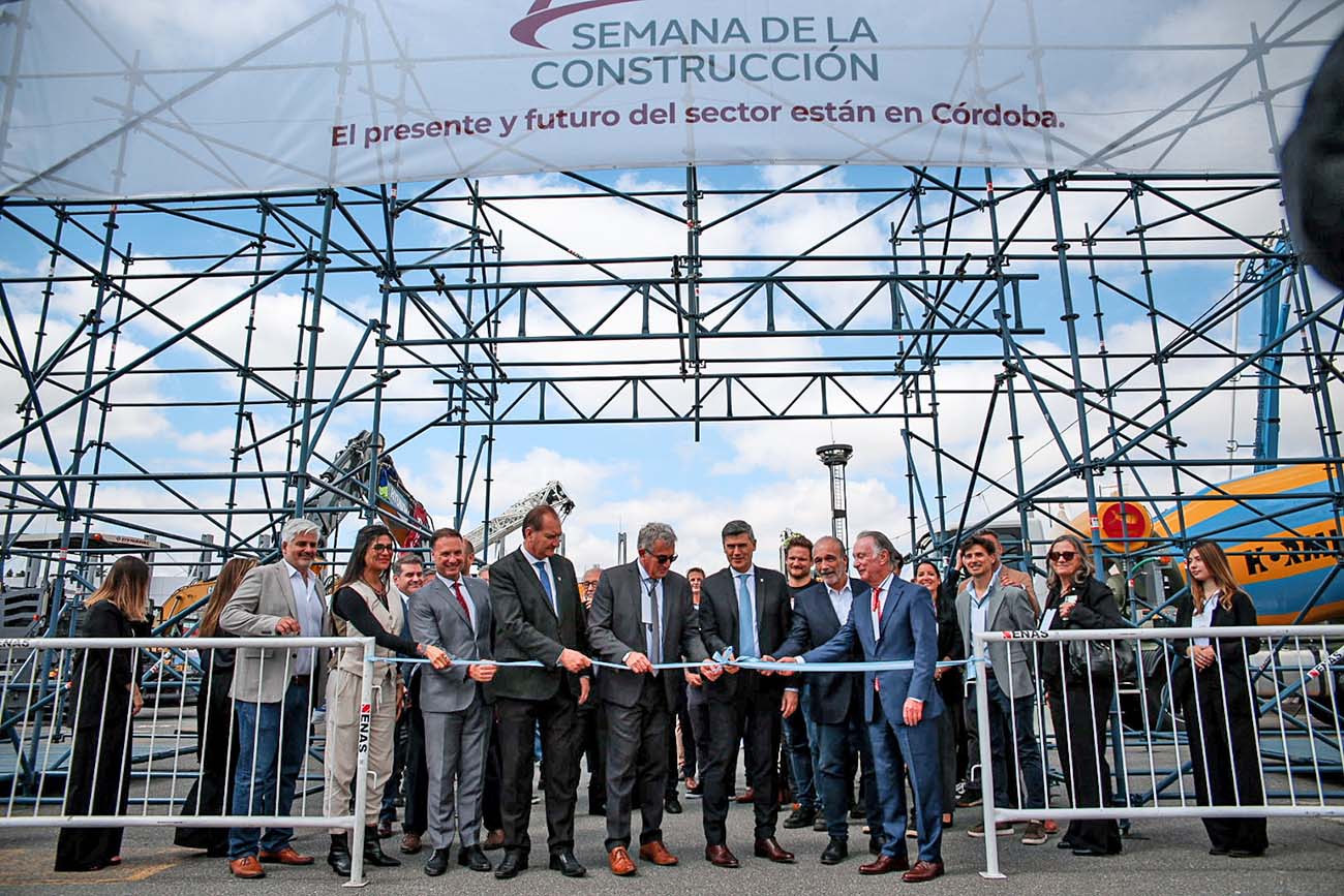 Además del corte de cintas de la inauguración, en la primera jornada se firmó un convenio de colaboración entre Camarco Delegación Córdoba, Uocra Córdoba, la Municipalidad, Epec, el Ministerio de Infraestructura y Servicios Públicos de Córdoba y el Ministerio de Producción para la creación de un centro de capacitación laboral.