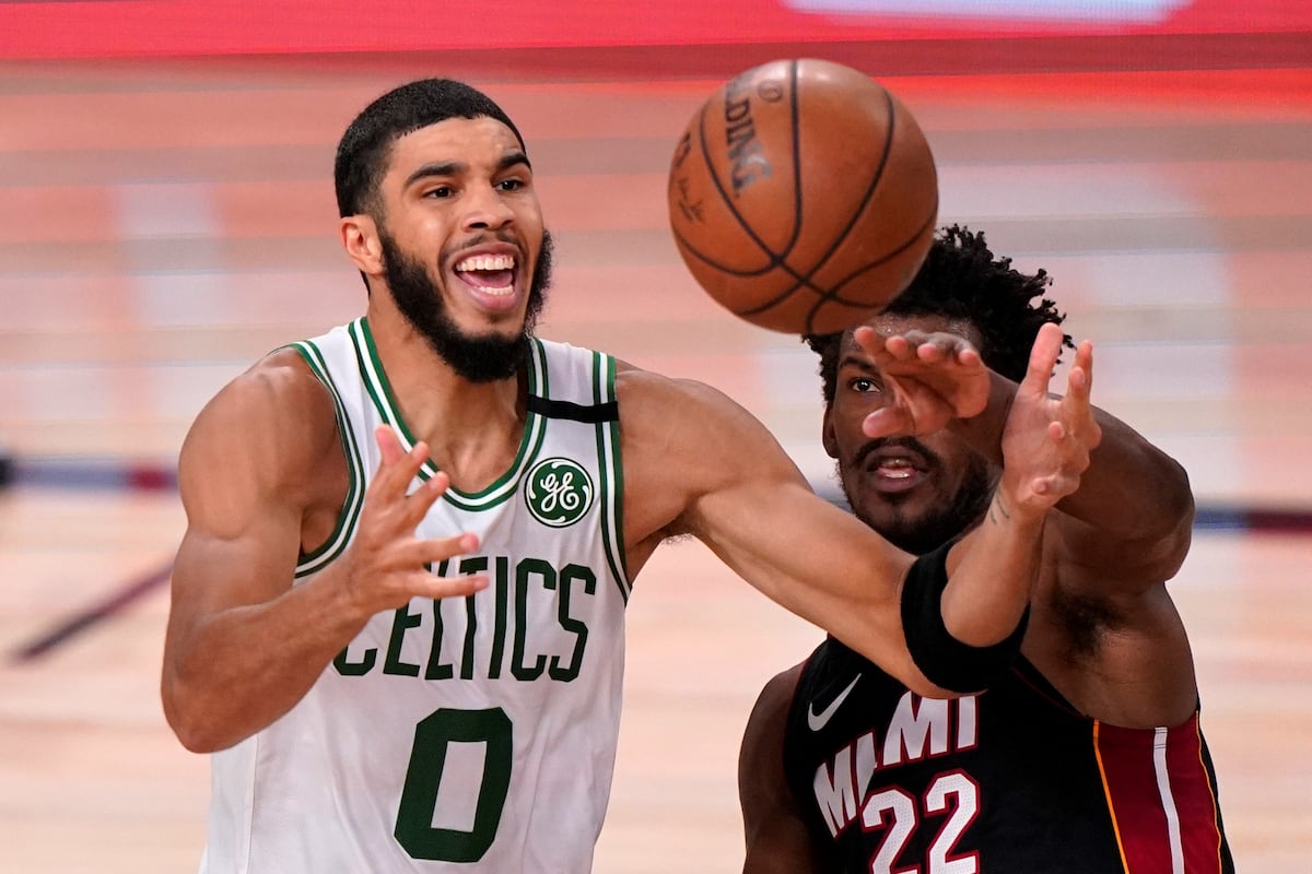 Tatum y Butler prometen un duelazo en una serie entre Boston Celtics y Miami Heat que en la previa luce muy pareja. (AP/Archivo)
