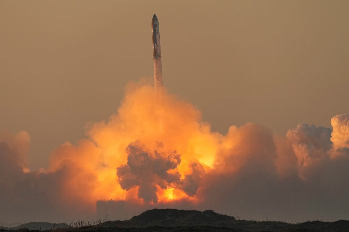CIENCIA. Space X vuela por segunda vez su meganave interplanetaria Starship (AP)