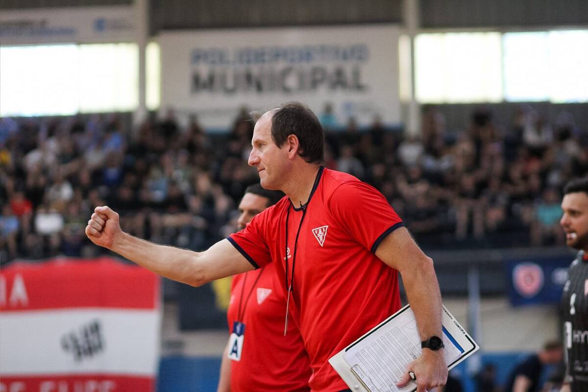 Andrés Kogovsek, referente y símbolo del seleccionado argentino de handball, en el staff técnico de SAG Villa Ballester. (Prensa CAH)