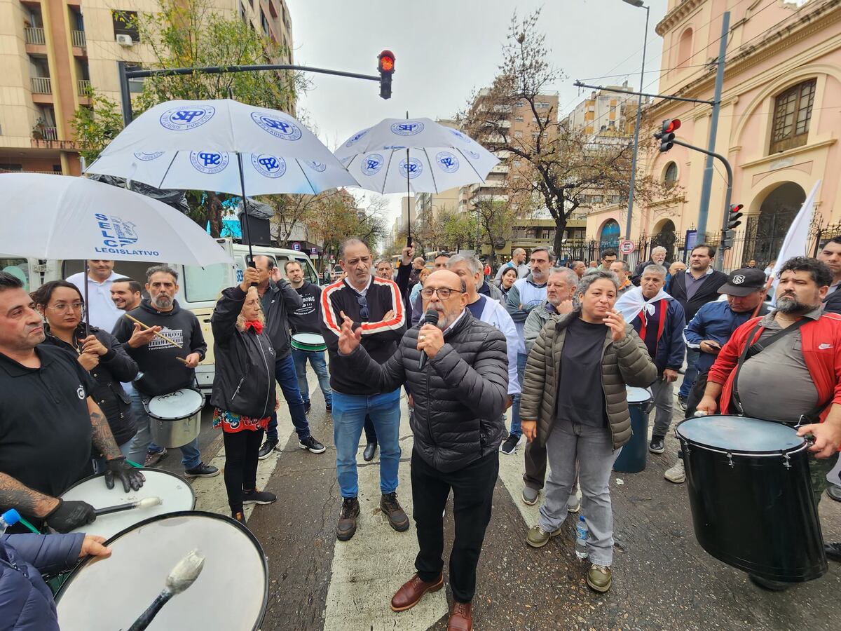 Reclamos. El SEP realizó varias movilizaciones en las últimas dos semanas. Este lunes podría firmar el acuerdo paritario con la Provincia.
