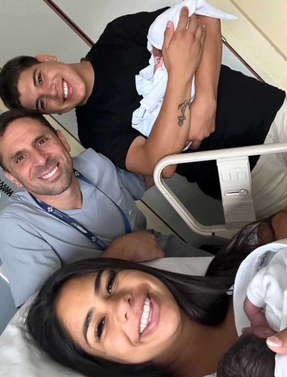 Las primeras imágenes de Daniela Celis y Thiago con sus gemelas. (Instagram Daniela Celis)