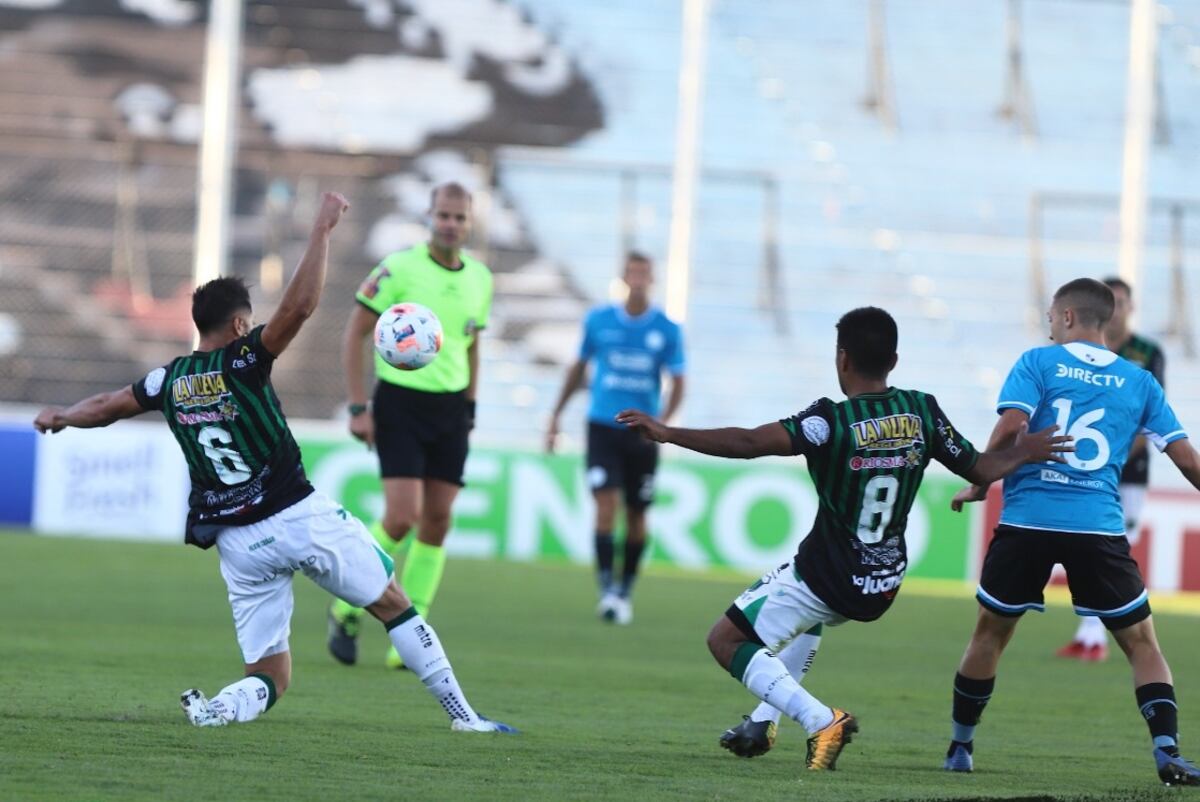 El cordobés "Maxi" Correa fue titular en Nueva Chicago ante Belgrano, en el Gigante de Alberdi, tras un año sin hacerlo oficialmente. (Prensa Nueva Chicago.