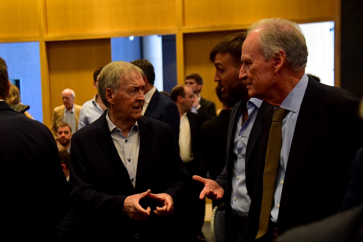 El exgobernador y candidato a diputado nacional por Provincias Unidas, Juan Schiaretti, en el Ciclo de Coyuntura de la Bolsa de Comercio de Córdoba. (Pedro Castillo / La Voz)