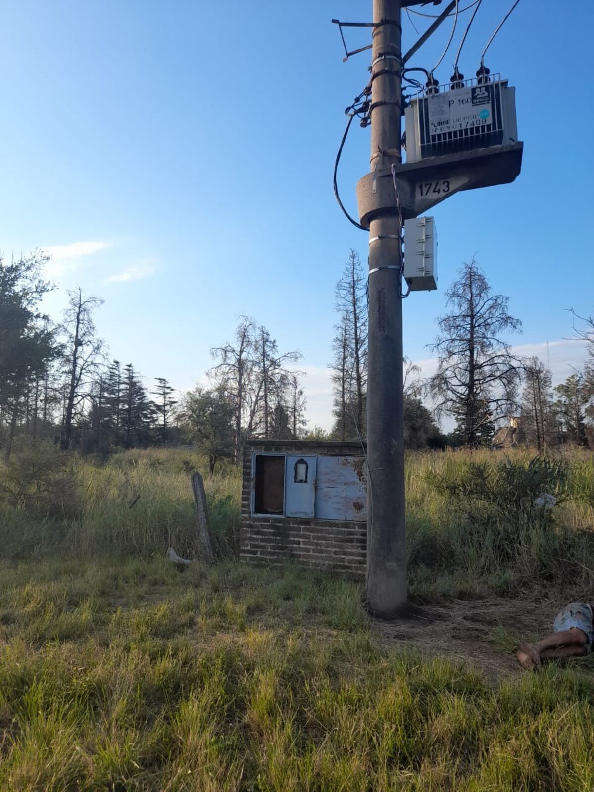 El transformador en el cual el delincuente sufrió la descarga eléctrica. (Policía de Córdoba)