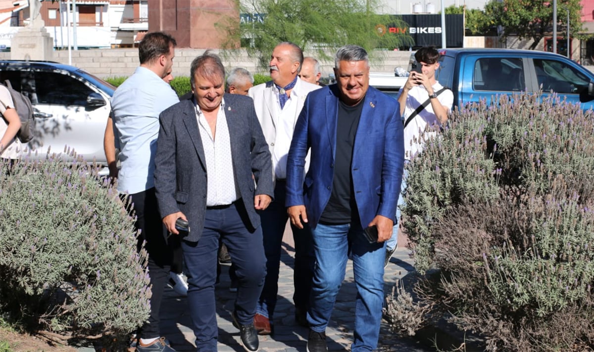 Tapia junto a Dagatti en las instalaciones de Estudiantes de Río Cuarto. (Foto: Prensa Estudiantes).