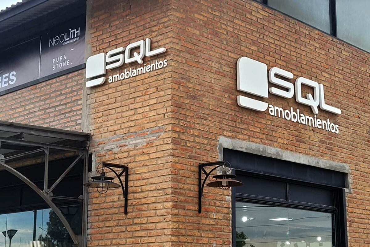 En el showroom premium se pueden encontrar diferentes materiales de alta calidad y resistencia.
