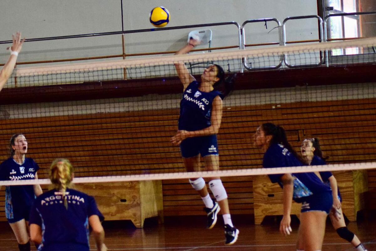De regreso. "Yas" Nizetich volvió a trabajar este lunes con el equipo nacional. La selección se pone a punto para disputar en Tokio sus segundos Juegos Olímpicos. (Prensa Feva)