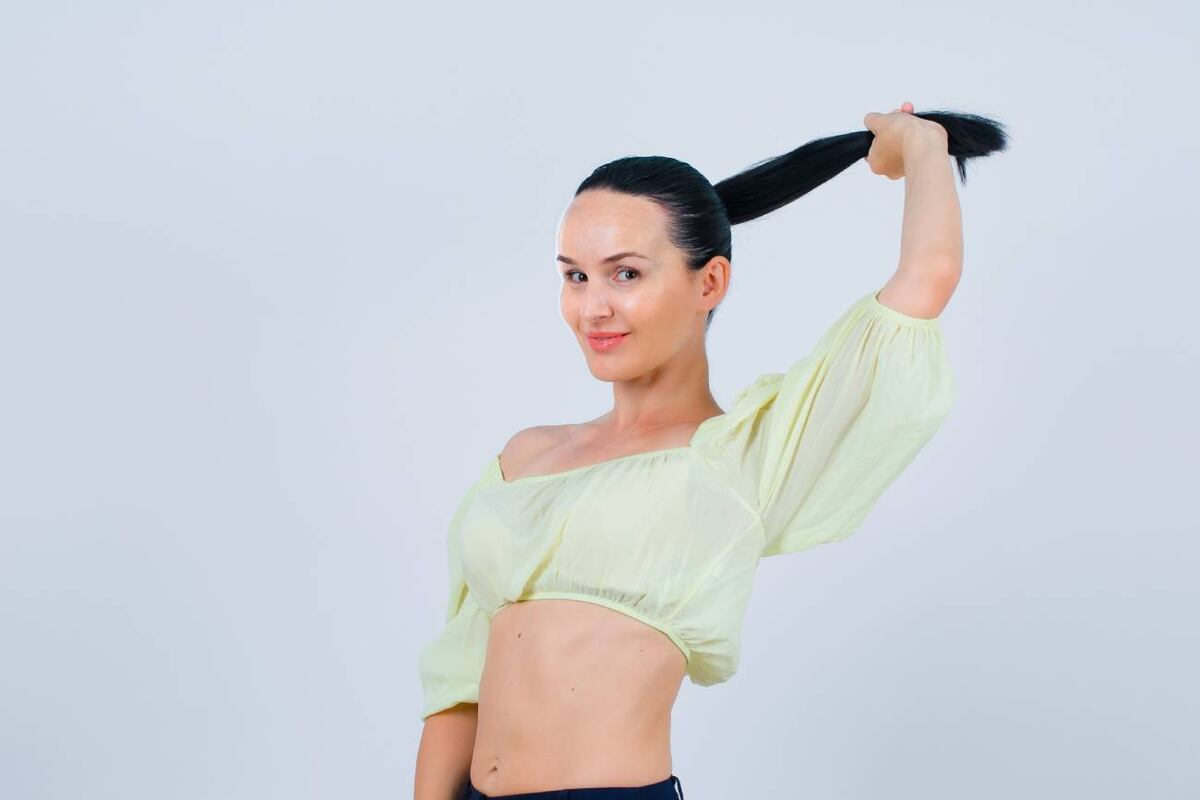 Trenzas, moños o colitas: cómo lucir un peinado tirante sin dañar tu cabello. (Freepik)