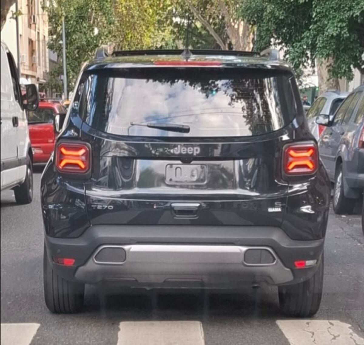 Autos sin patente. (Clarín)