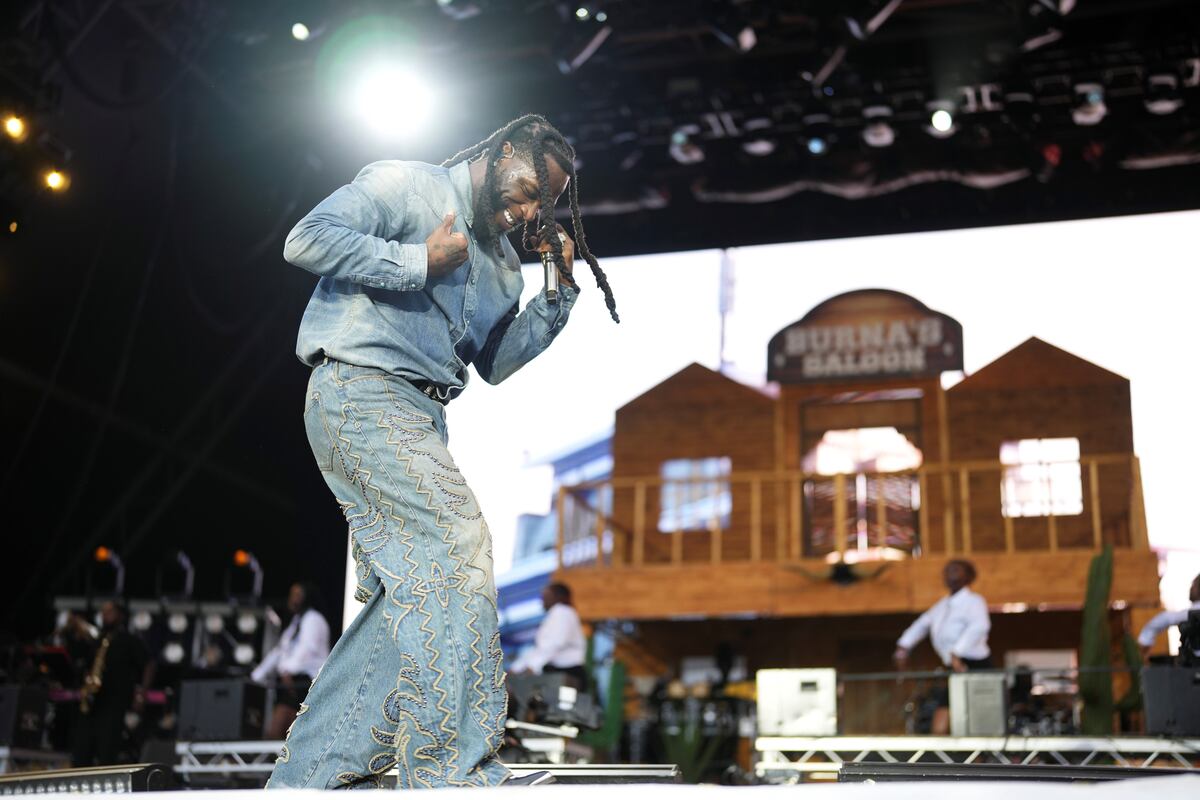 Burna Boy, uno de los grandes animadores del Glastonbury 2024. (AP)