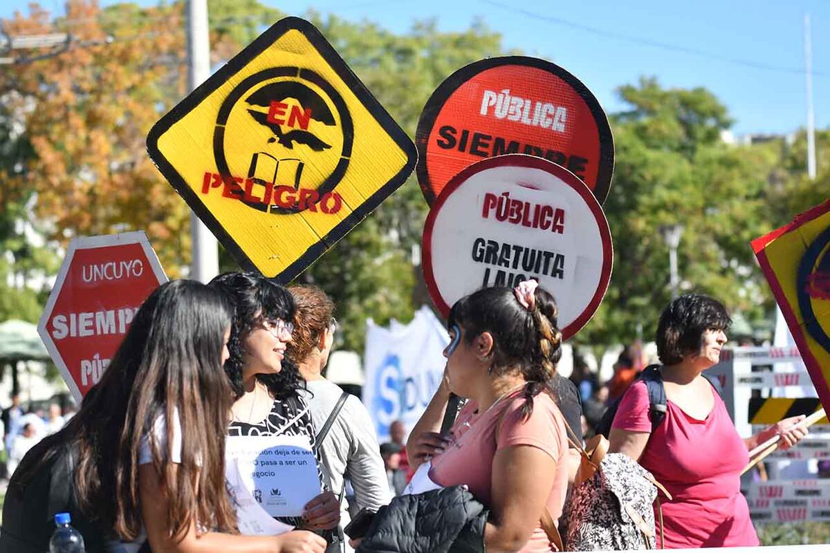 Protesta. El 23 de abril pasado, en todo el país, las universidades estatales realizaron una masiva protesta. Este miércoles, los distintos sectores universitarios volverán a reclamar contra el Gobierno nacional. (La Voz / Archivo)