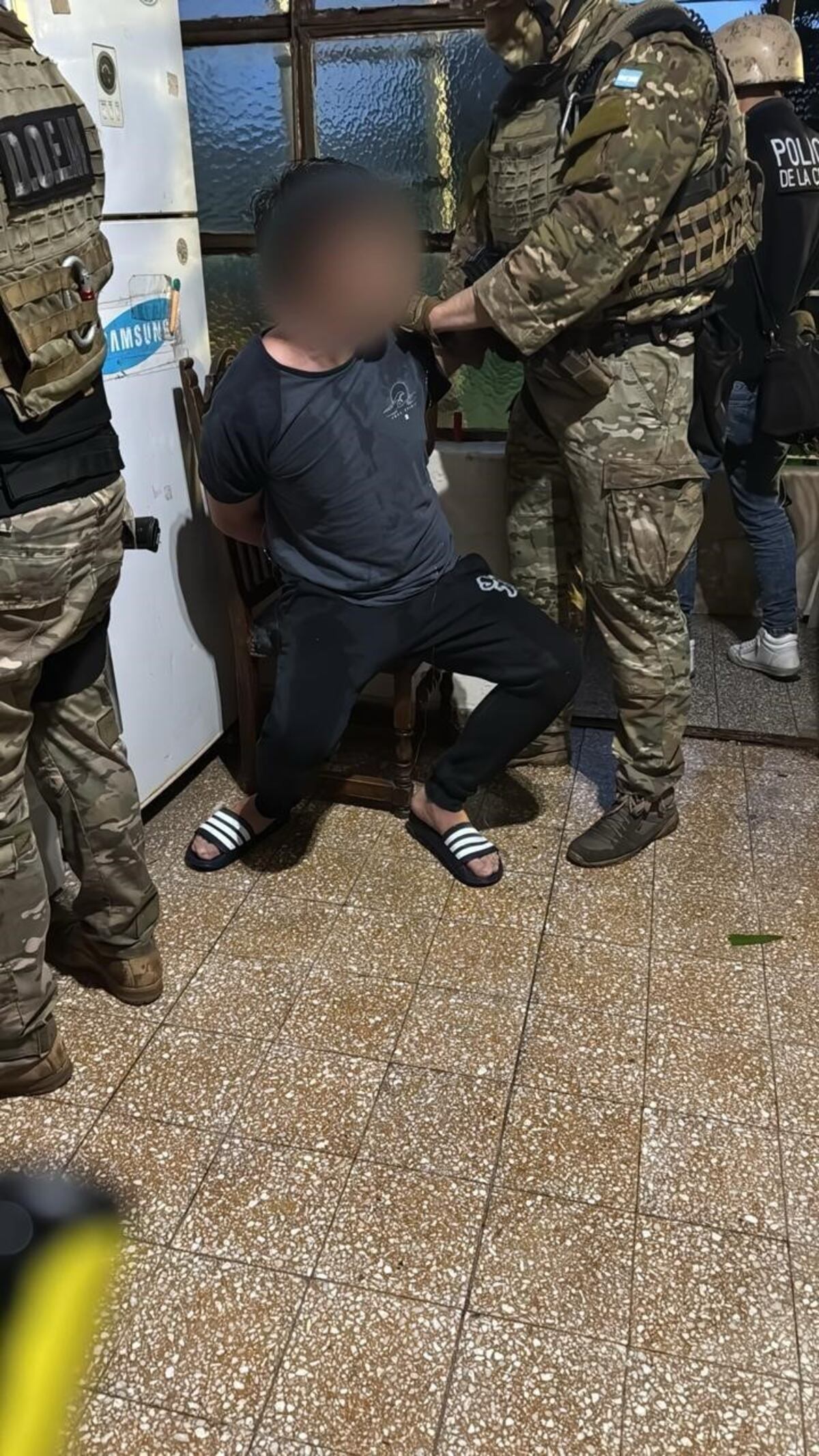 Operativo en Boedo: detuvieron a un hombre armado que se atrincheró y disparó desde el balcón de su casa
