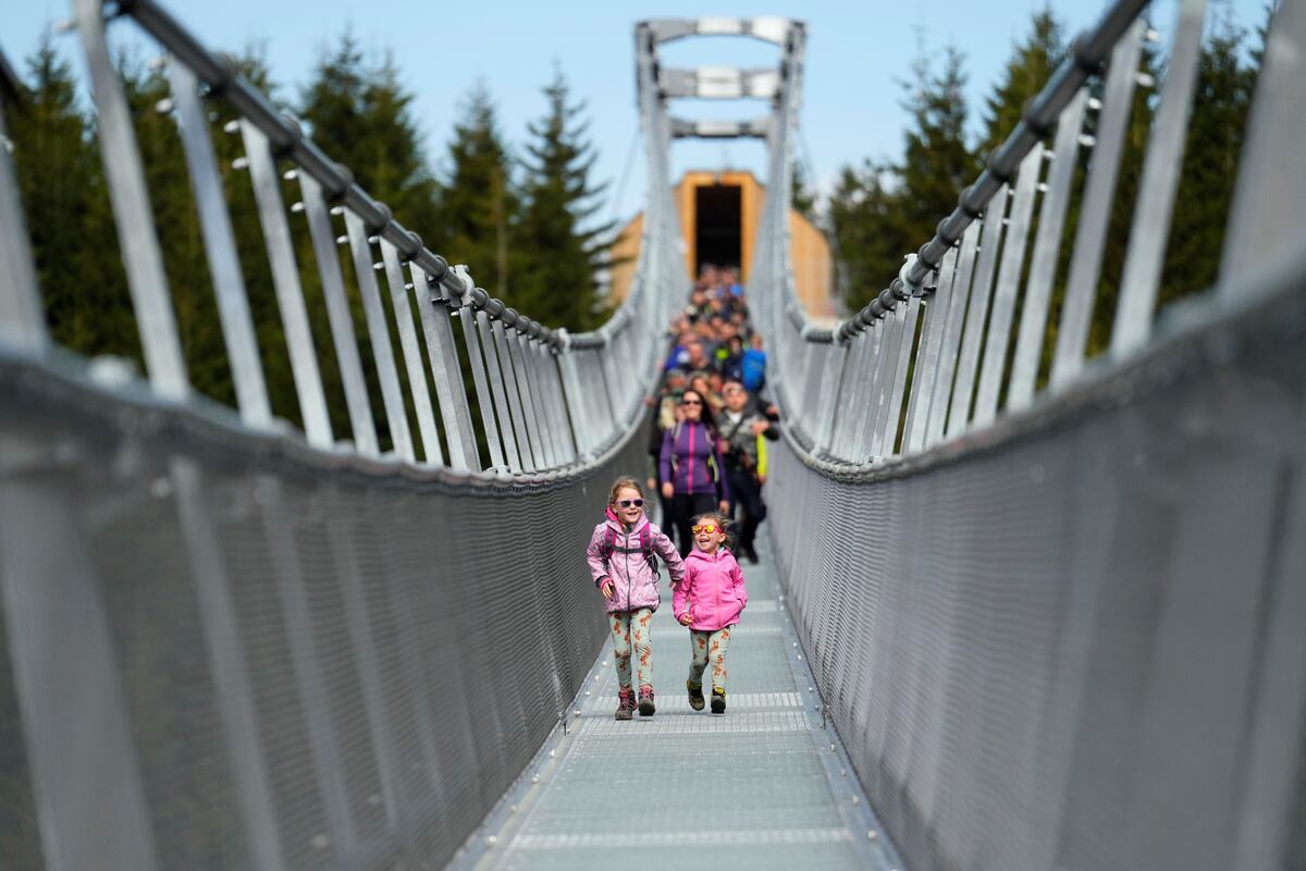 El puente. (AP/Petr David Josek)