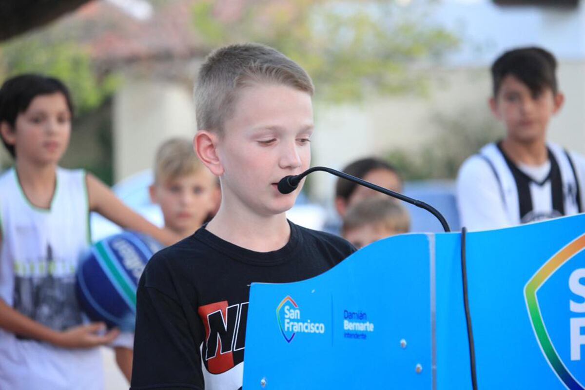 Mateo, el chico de San Francisco que le pidió una canchita de básquet a Facu Campazzo (Municipalidad de San Francisco)