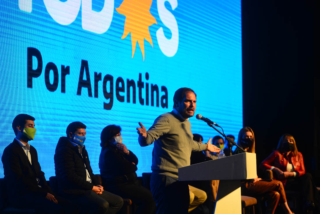 Cierre de campaña del Frente de Todos en Córdoba. Carlos Caserio, Gabriela Estevez, Olga Riutort, Martin Gill. (Nicolás Bravo)