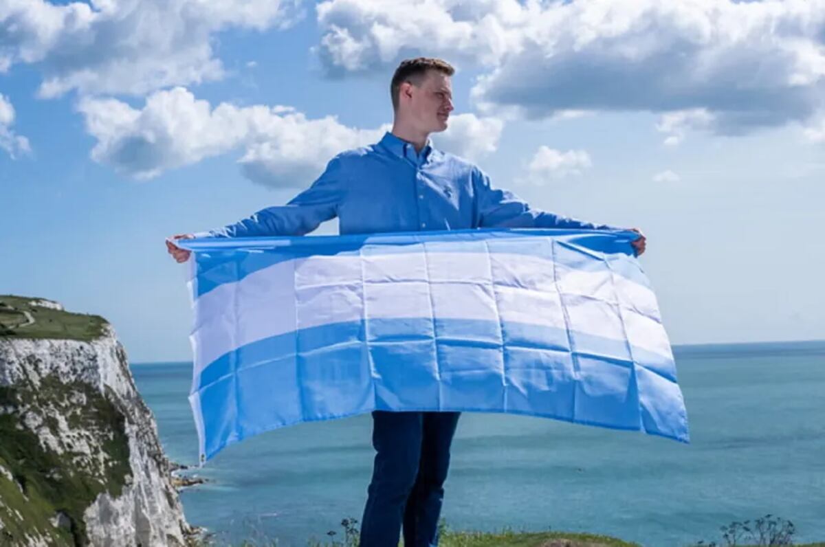 Descubrió "tierra de nadie" y fundó su propio país en Europa con una bandera inspirada en Argentina. Lo bautizó como Verdis.