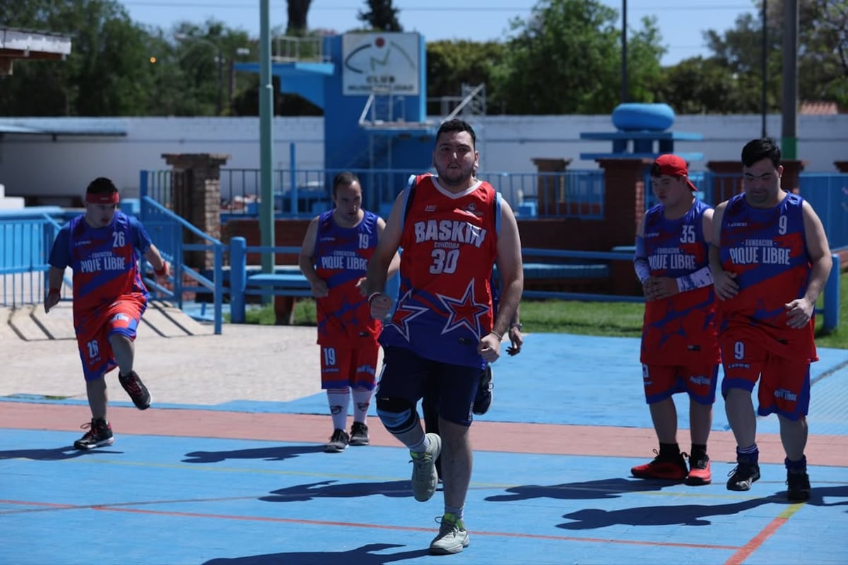 El sábado en Atenas será un día de fiesta para la comunidad del básquet adaptado. "Es mostrar cómo una persona con discapacidad también tiene derecho a una competencia formal, equitativa", expresó Lucas Whelan. (LIGA DE BÁSQUET ADAPTADO)