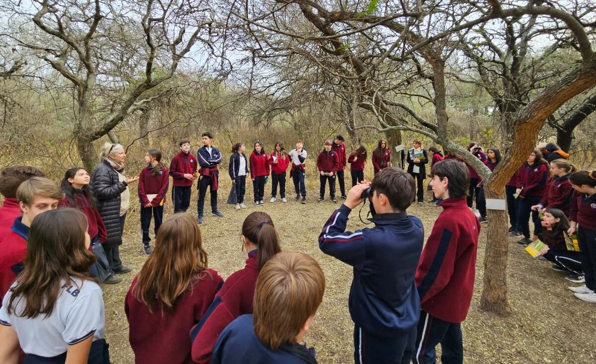 Actividad con alumnos de escuelas organizada en el Jardín Botánico "Gaspar Suárez S.J." del Campus Universitario de la UCC.