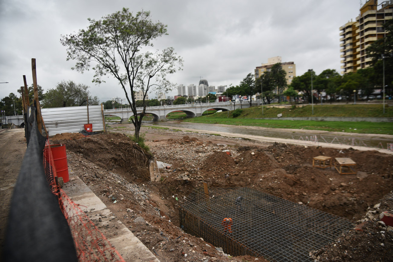 Comenzaron las obras del nuevo puente peatonal sobre el Río Suquía a la altura del Parque Las Heras. (Pedro Castillo / La Voz)