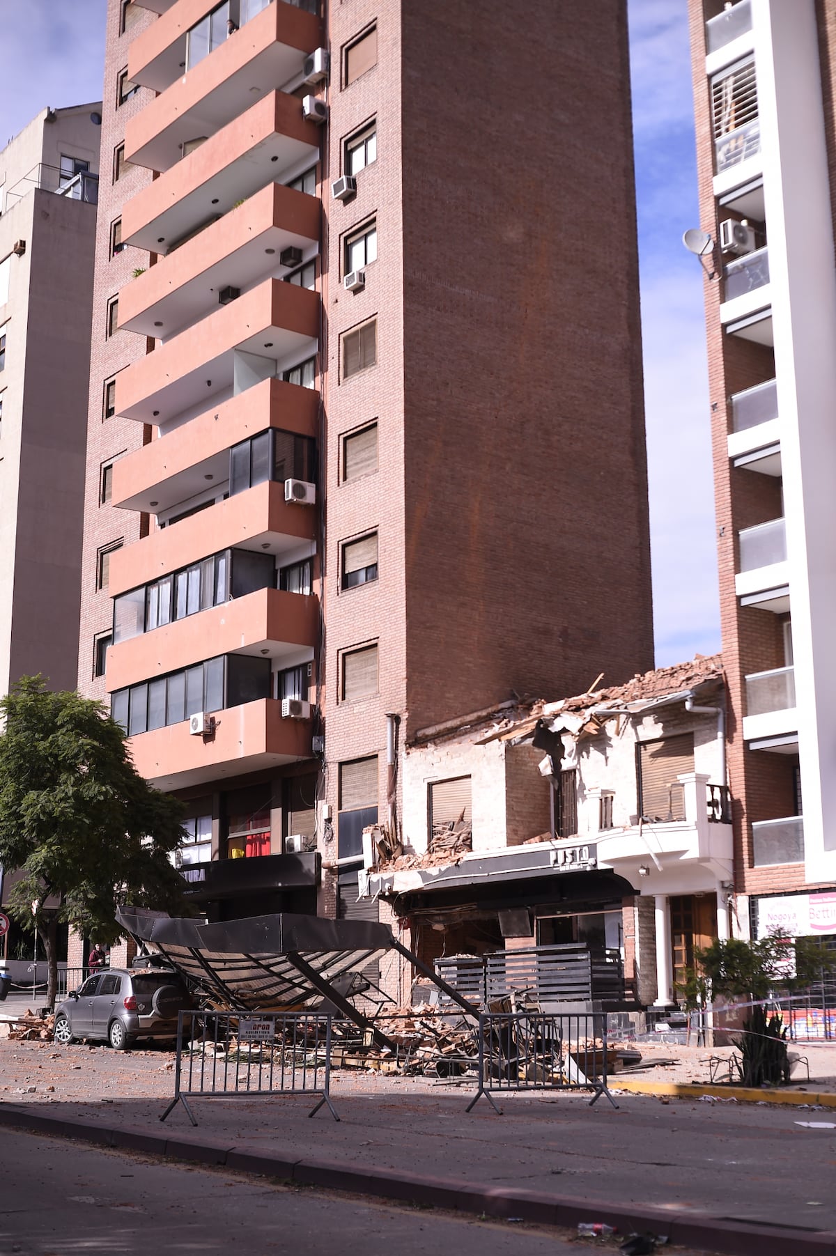 Tragedia en Córdoba. Así quedó el bar de barrio Güemes tras el fatal derrumbe. (La Voz)