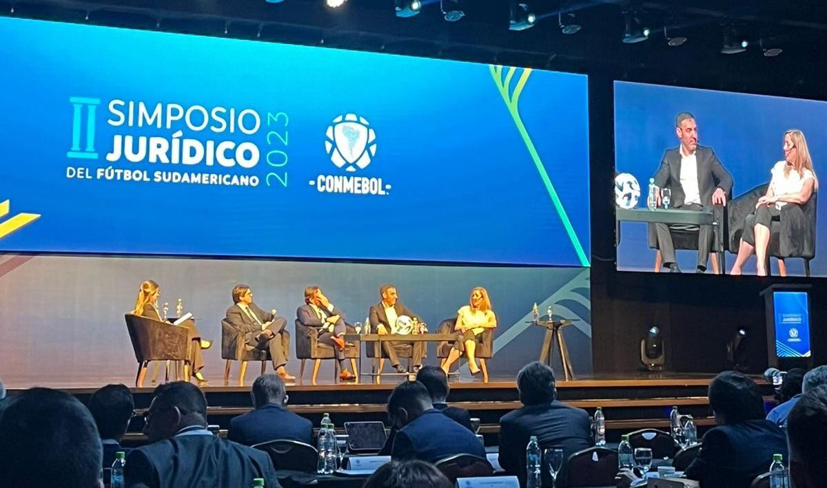 Stella Maris Juncos. La abogada cordobesa de FIFPRO y Miembro del Tribunal de Fútbol de la FIFA, presente en el II Simposio Jurídico del Fútbol Sudamericano.