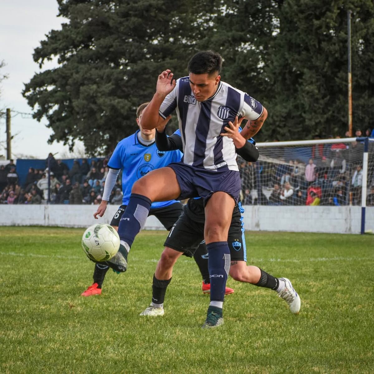 El clásico de Berrotarán definirá al campeón de la Liga de Río Tercero, entre Belgrano y Talleres. (Gentileza Instagram @catberrotaran).