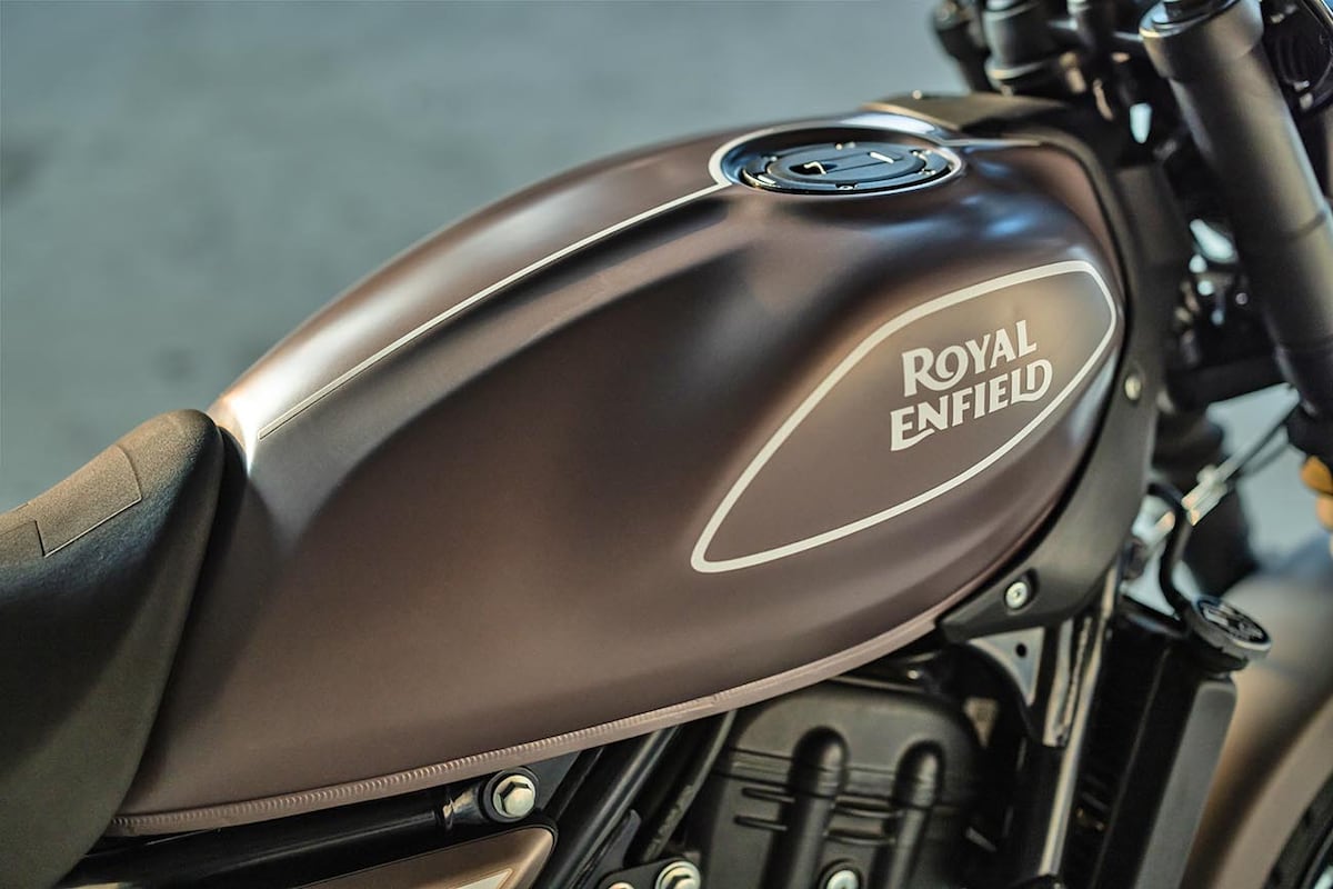 Esta nueva roadster representa una evolución en diseño, tecnología y experiencia de manejo, pensada para quienes buscan en una moto carácter, potencia y versatilidad.
