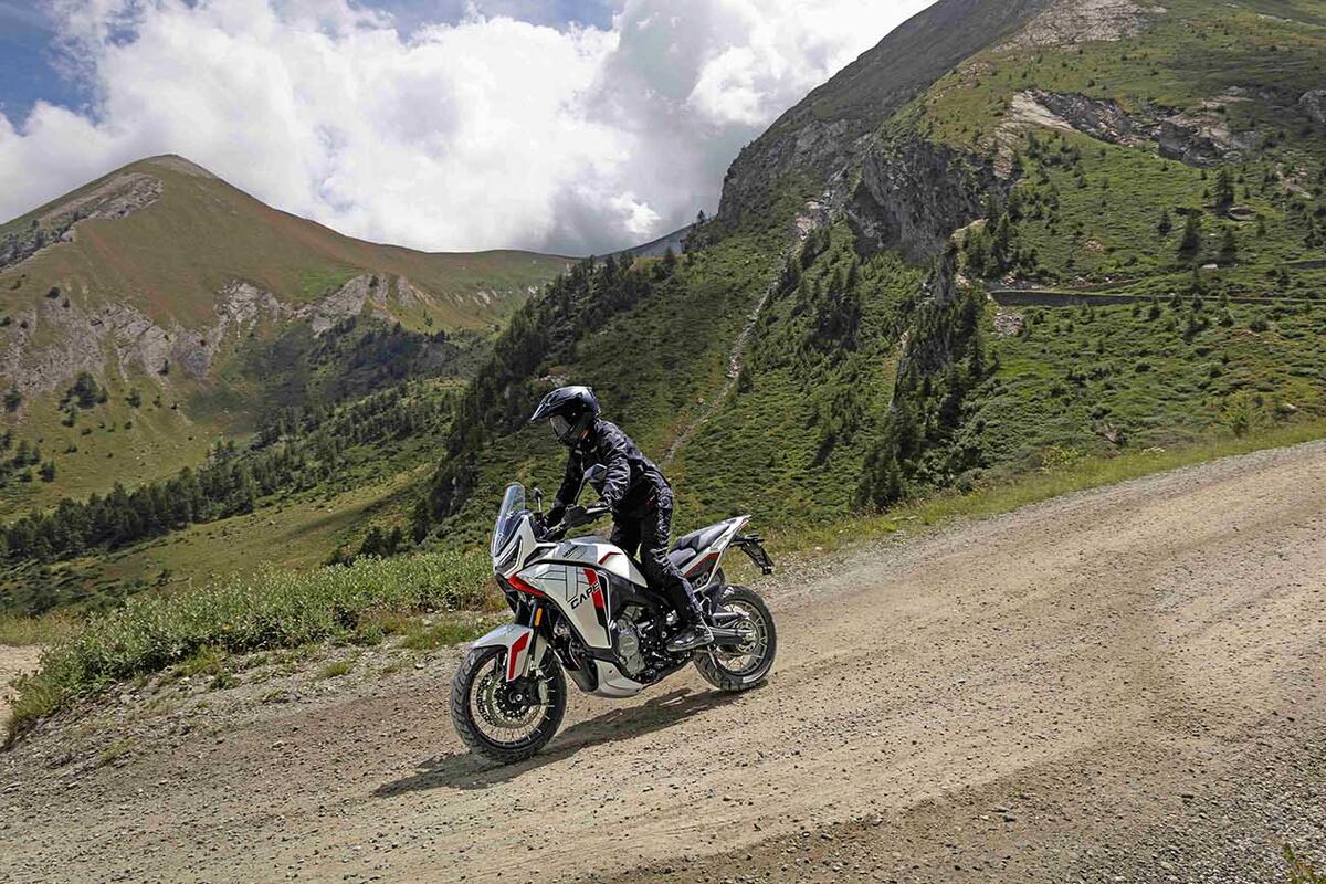 El motor es un bicilíndrico de ocho válvulas de 129 CV y un par máximo de 106 Nm a 7.000 revoluciones.