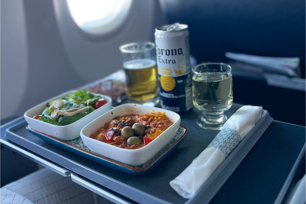 Almuerzo en clase ejecutiva de Copa Airlines, vuelo PTY - HAV.