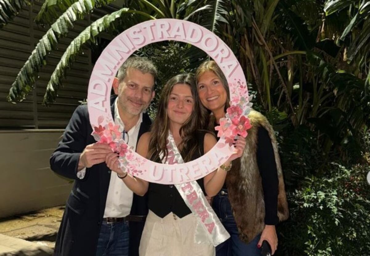 Gastón y Marina con Agustina, cuando se recibió como administradora de empresas.