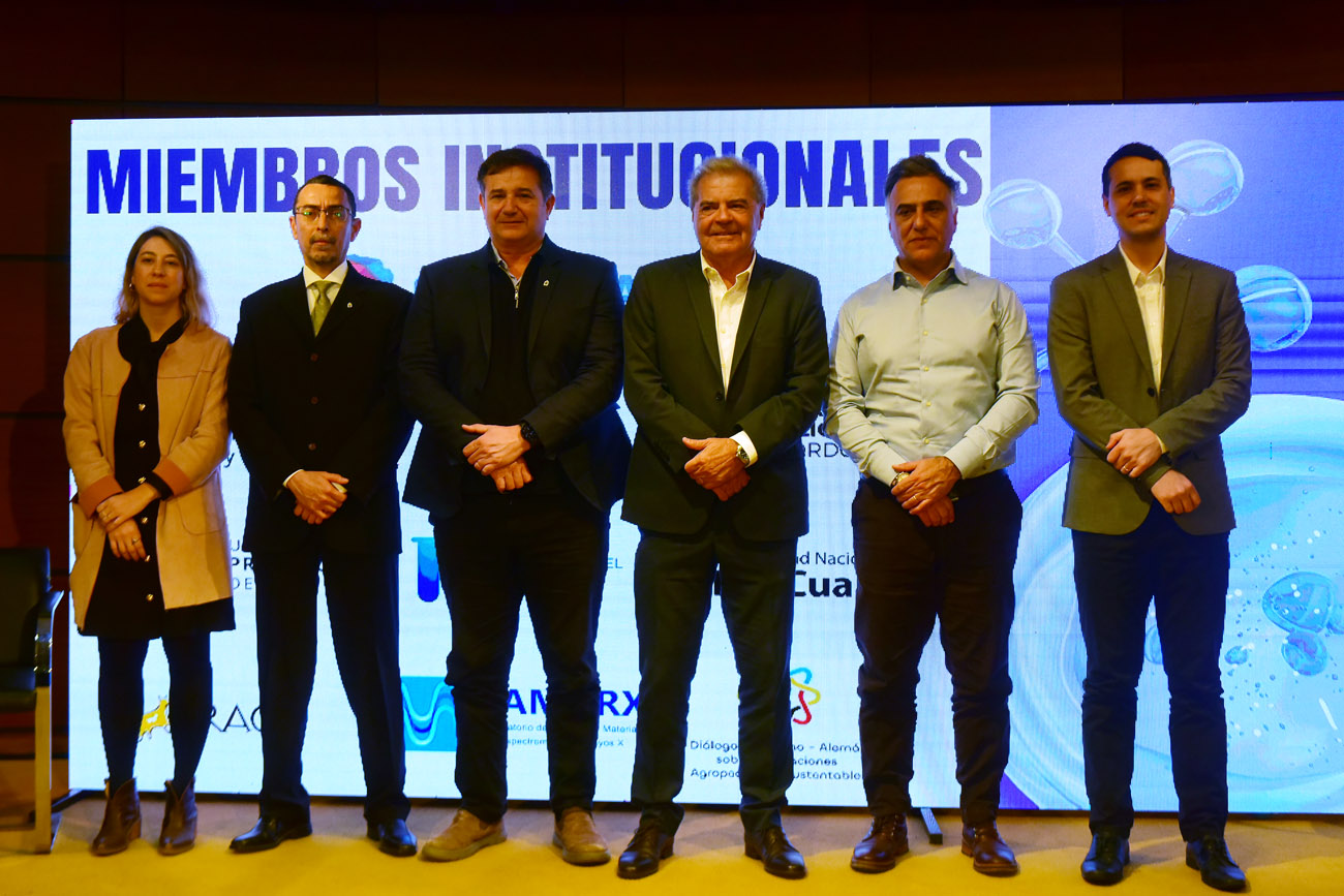 En la presentación del Congreso de Biotecnología, estuvieron presentes Leonela Ferraresi (UCC), Sergio Ruffino (UCC), Leonel Alisio (UCC), Sergio Busso (Ministerio de Bioagroindustria de la Provincia), Guillermo Giraudo (Clúster de Biotecnología) y Gerardo García Oro (Ciencia y Tecnología de la Provincia). (Nicolás Bravo/La Voz)