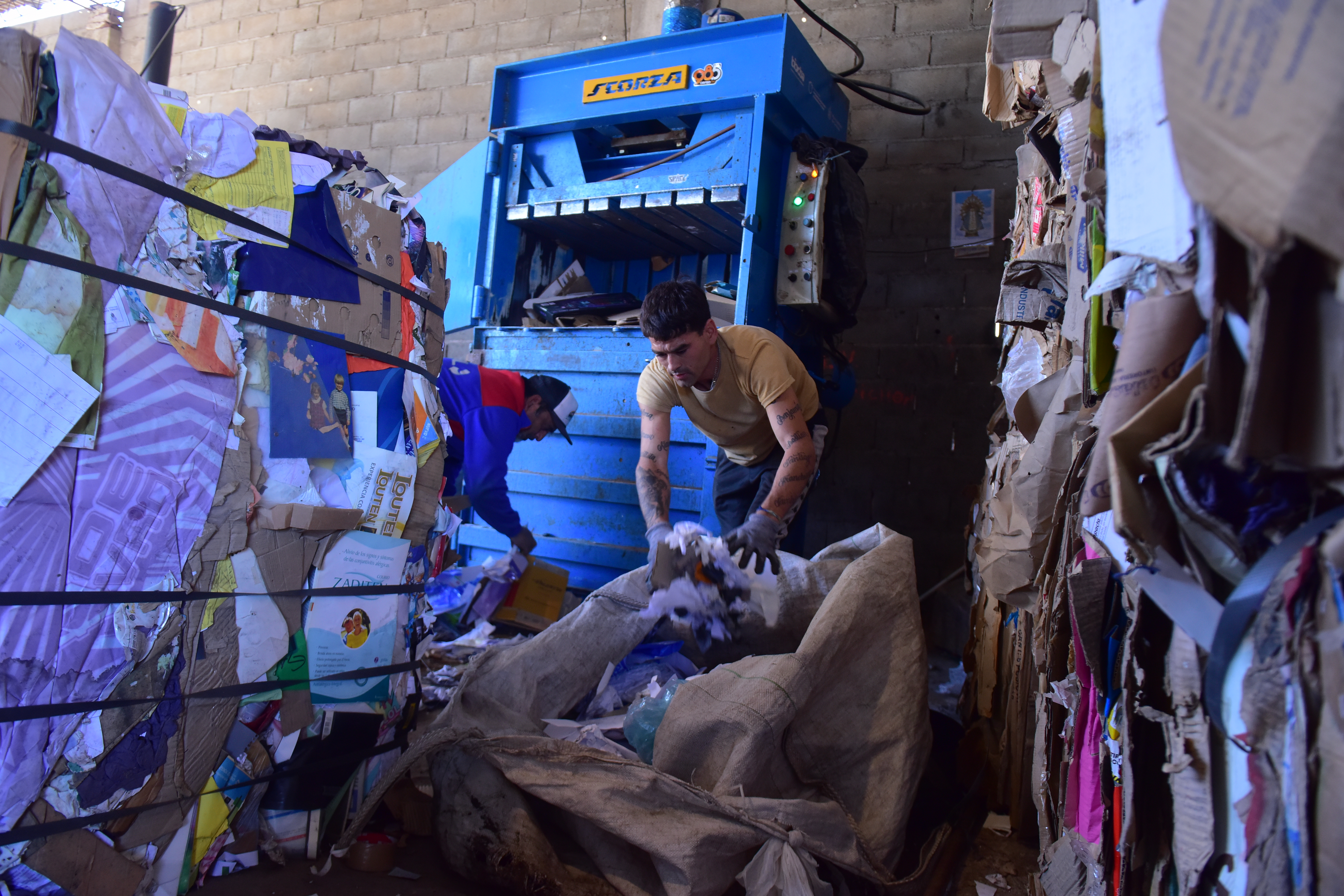 Cooperativa de reciclado de Campo de la Ribera. Desplome de los precios de los materiales reciclados . (José Gabriel Hernández / La Voz)