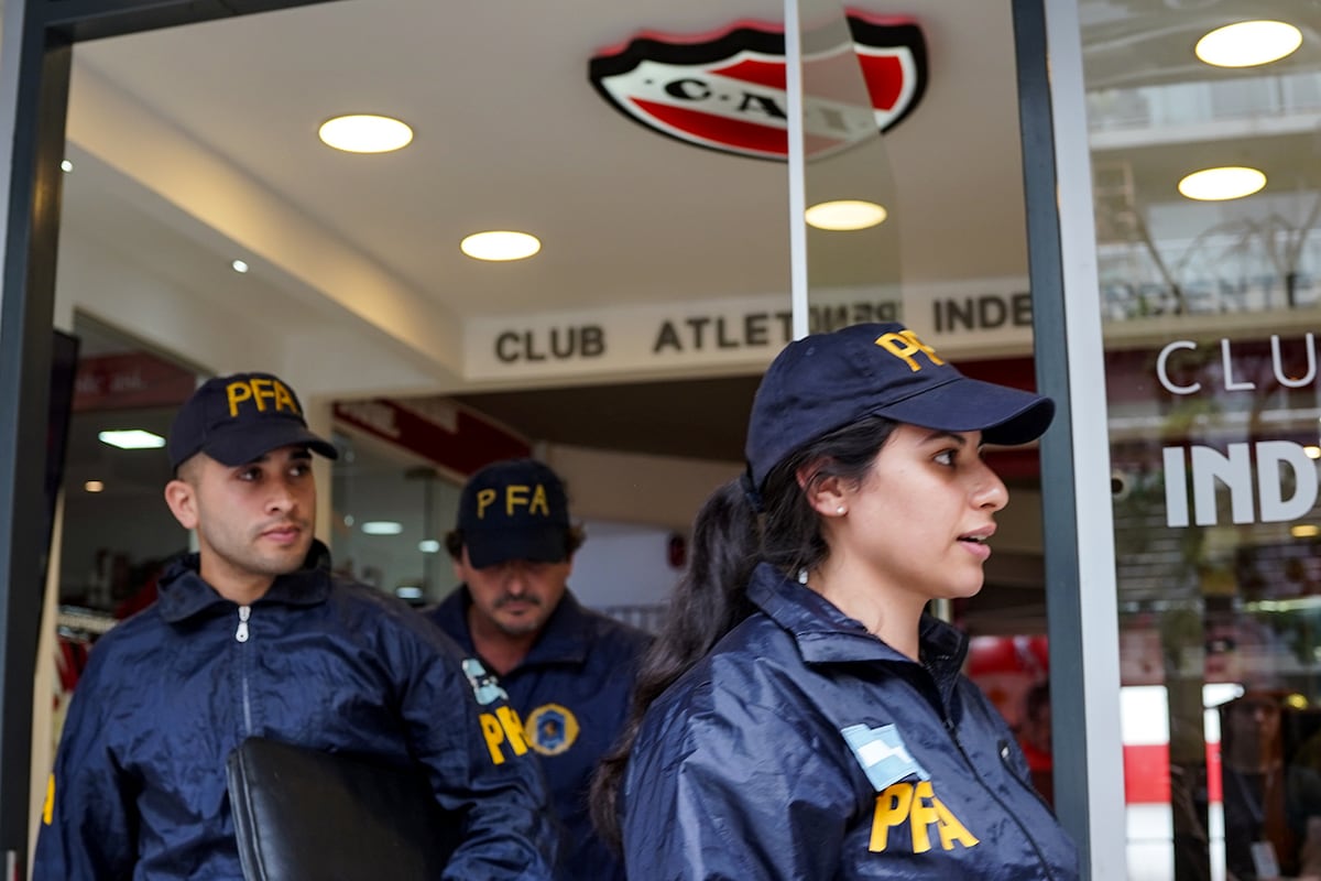 AFA. Allanamiento en la sede del Club Barracas. (Gentileza / Clarín)