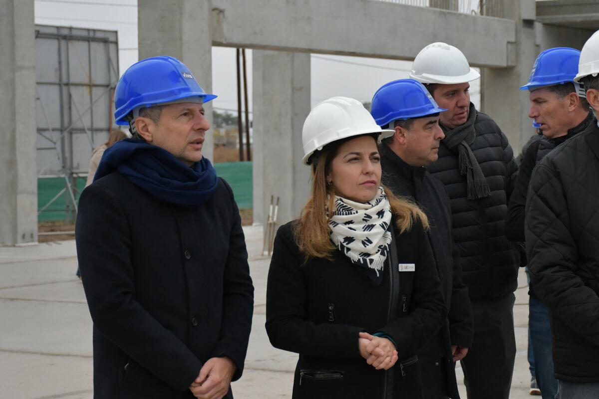 La rectora de la UPC, Julia Oliva Cúneo visitó el avance de las obras junto al intendente de la ciudad, Damián Bernarte (Universidad Provincial de Córdoba).
