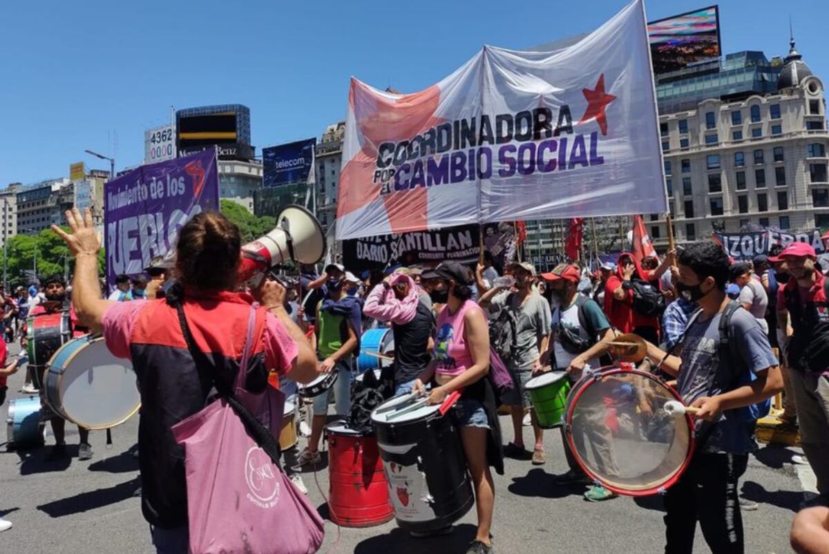 Movimientos sociales de izquierda marcharon en varios puntos del país con diferentes demandas. (Foto Twitter / @FOLprensa)