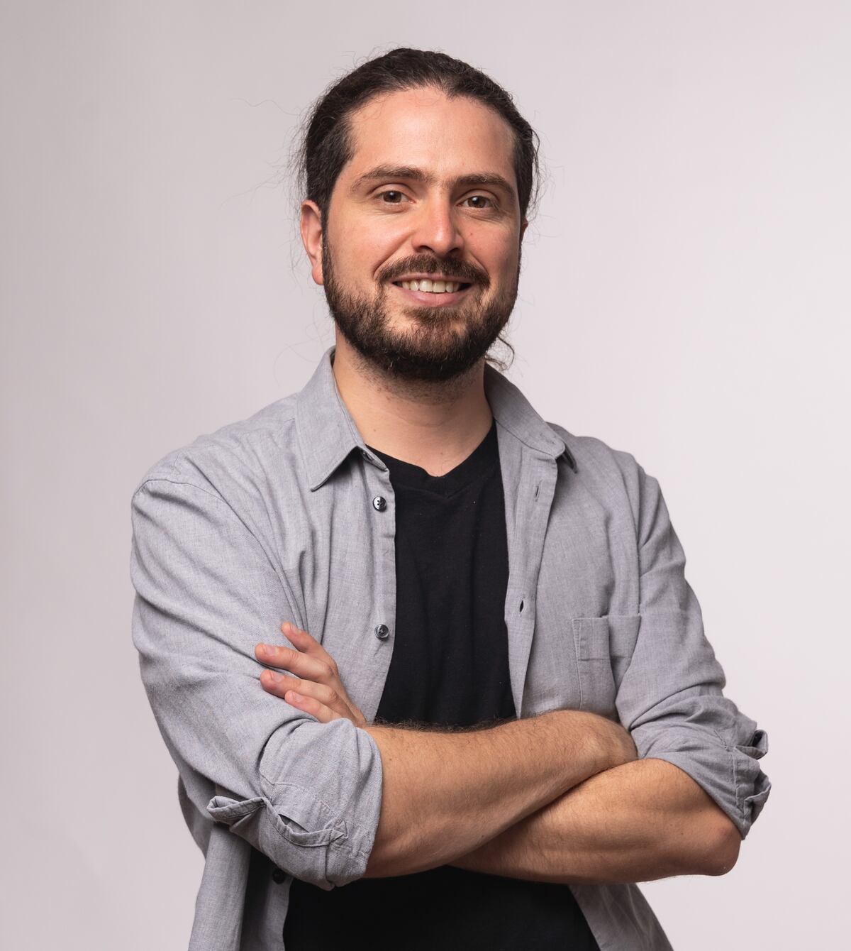 En su novela, el autor rastreó las huellas de una historia que le contó su padre cuando era un niño. (Prensa La Pollera)