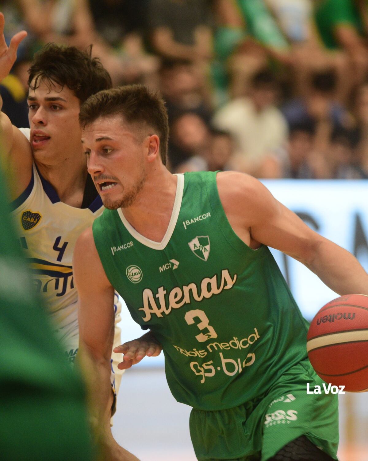 El debut de local de Atenas, ante Boca. (José Hernández / La Voz).