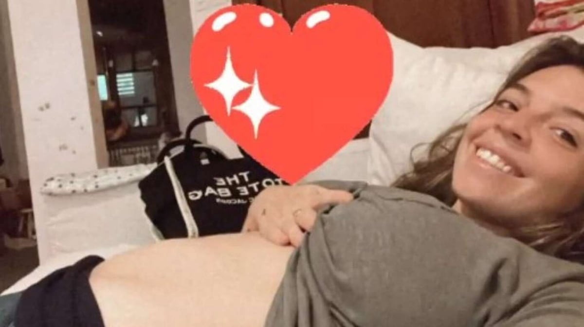 Dalma Maradona mostrando su pancita de 3 meses de embarazo.