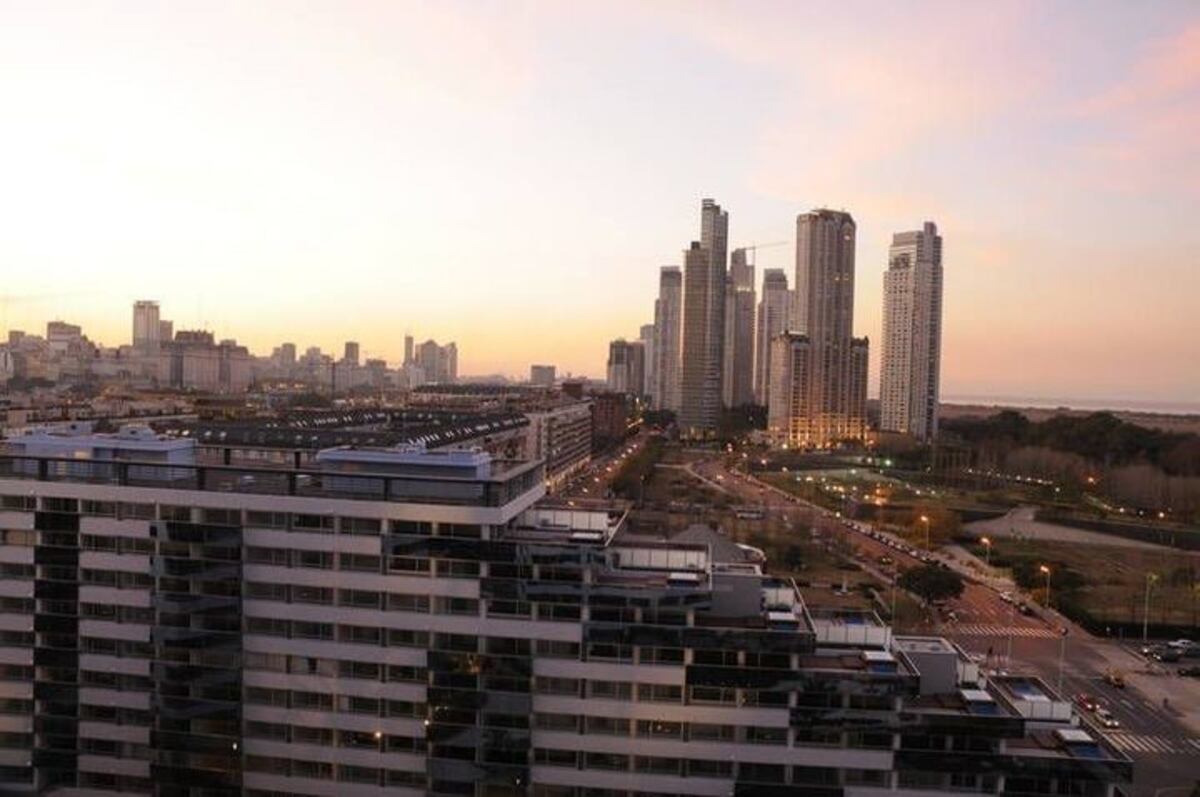 Así es la lujosa torre de Puerto Madero en la que José Alperovich cumplirá la domiciliaria por abuso sexual. (Clarín)