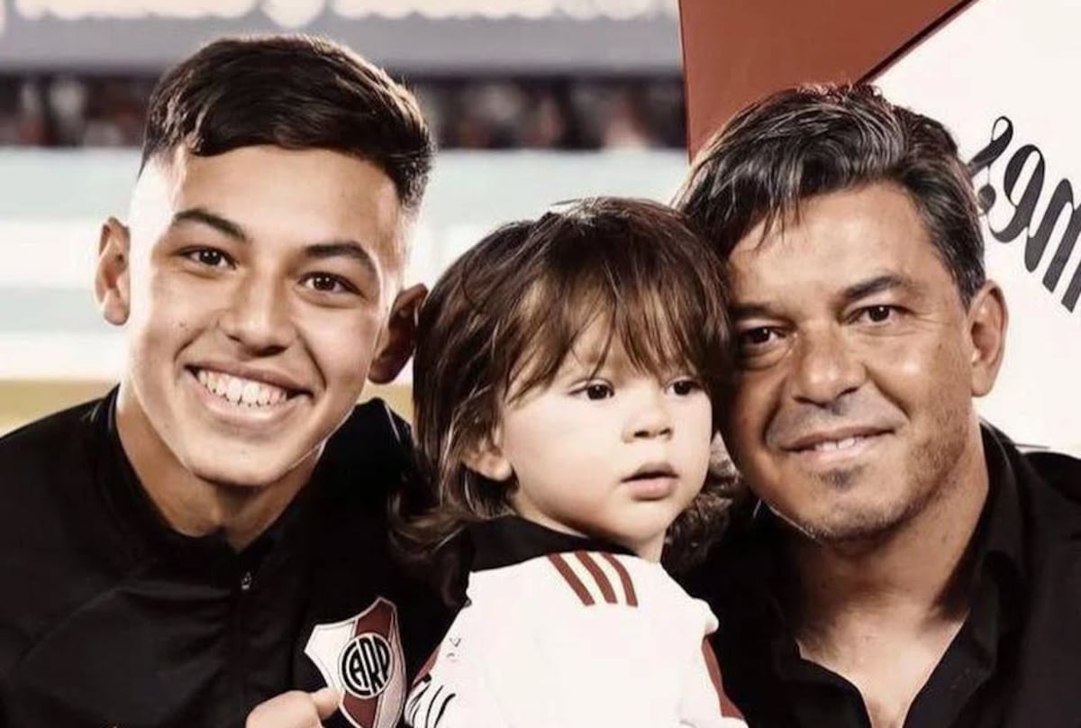 Matías Gallardo, jugador de Instituto, con su papá, DT de River. (IACC)