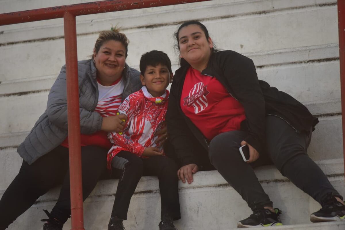 Copa Córdoba. Los hinchas de Instituto en el Monumental de Alta Córdoba, antes del partido con Talleres. (Javier Ferreyra / La Voz)