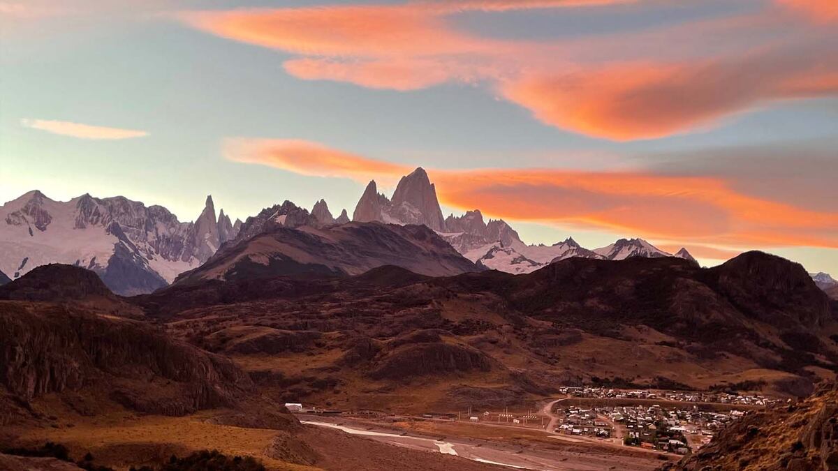 Los colores increíbles de un atardecer rumbo a El Chaltén.