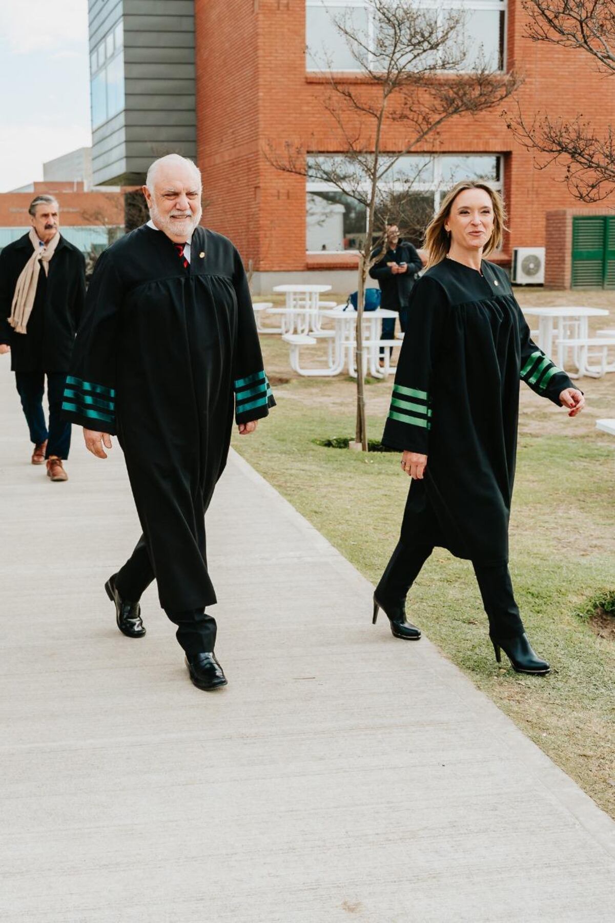 La tradicional toga se utiliza para otorgar, cada año, el Doctorado Honoris Causa de la Universidad. (Gentileza)