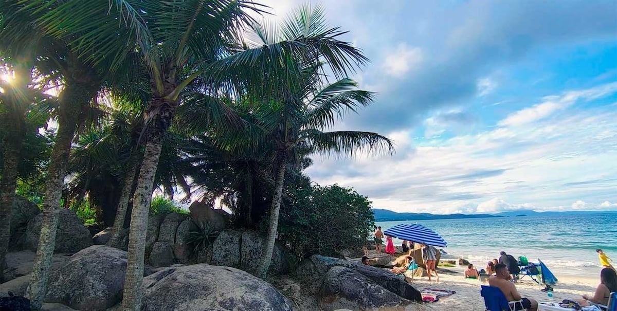 Florianópolis advirtió sobre la comida “ilegal” en la playa ante los casos de gastroenteritis. (Gentileza)