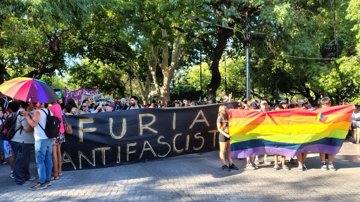 En Mendoza, la manifestación contra el discurso de Javier Milei también se hizo sentir. (MDZ Online)